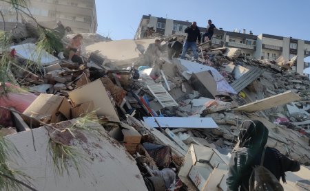 İzmir’de 6.9 büyüklüğünde deprem!